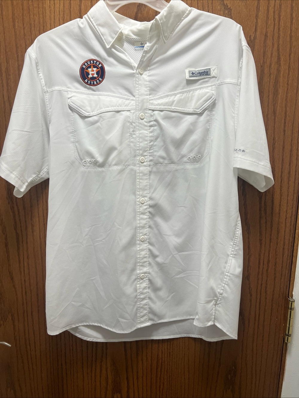 Columbia Men’s White Short-Sleeve Breathable Button-Down Shirt